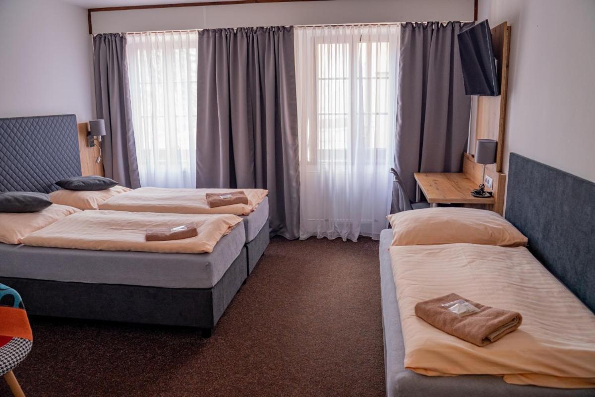 Hotel Zlata Labut Краліки Екстер'єр фото